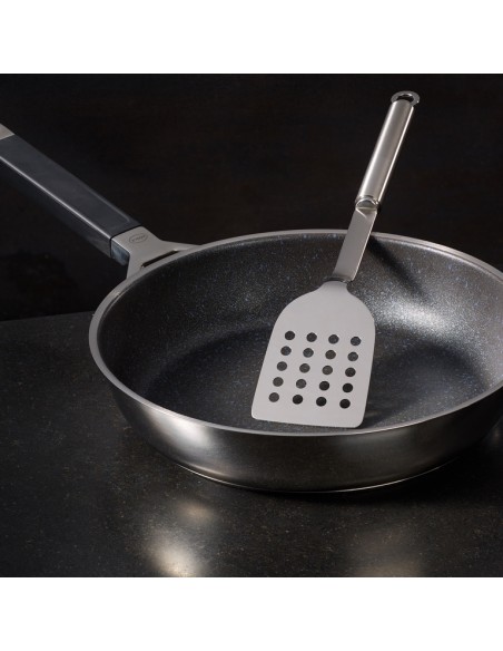 Łopatka do patelni perforowana - Roesle